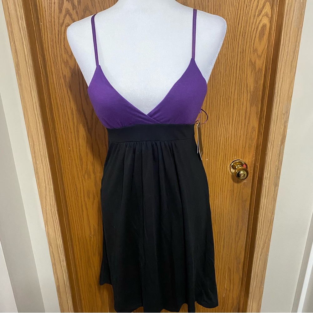 Colour block dress with adjustable straps and a tie belt